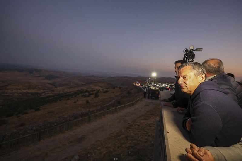 Özel ve beraberindekiler 4 saat yürüdü, sonra da gün doğumunu bekledi - Resim: 4