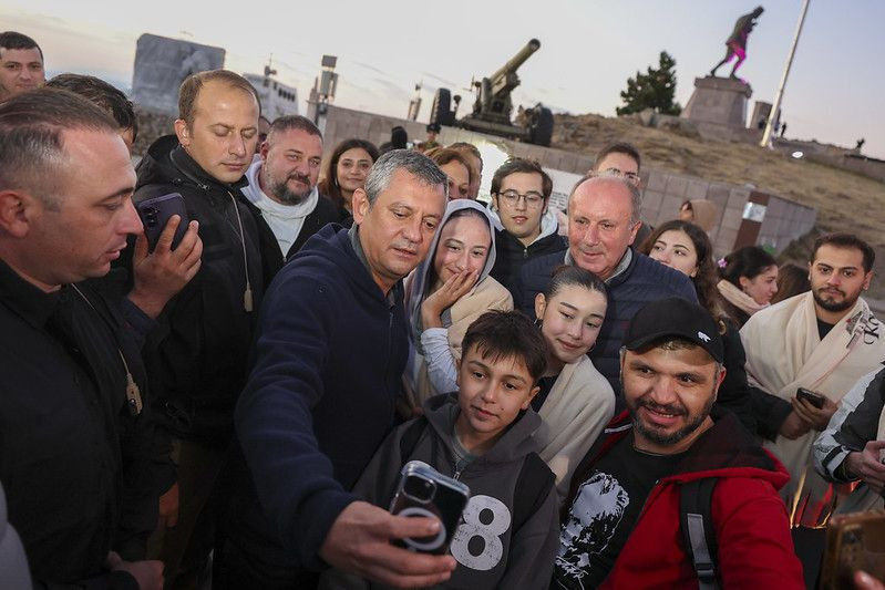 Özel ve beraberindekiler 4 saat yürüdü, sonra da gün doğumunu bekledi - Resim: 6