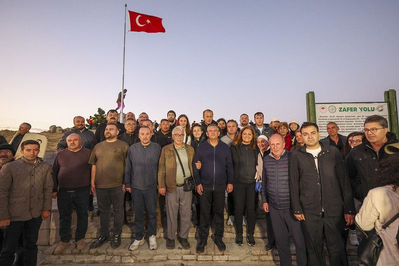 Özel ve beraberindekiler 4 saat yürüdü, sonra da gün doğumunu bekledi - Resim: 7