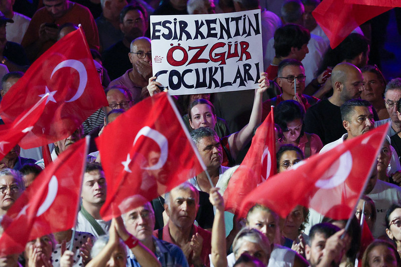 'Millet İradesine Sahip Çıkıyor' Adres Zeytinburnu - Resim : 2