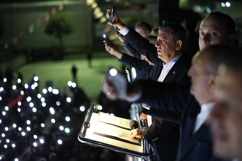 Özel, Meclis'te protesto ettiği Erdoğan'a seslendi: Trump seni seçmenin elinden kurtaramaz - Resim : 18