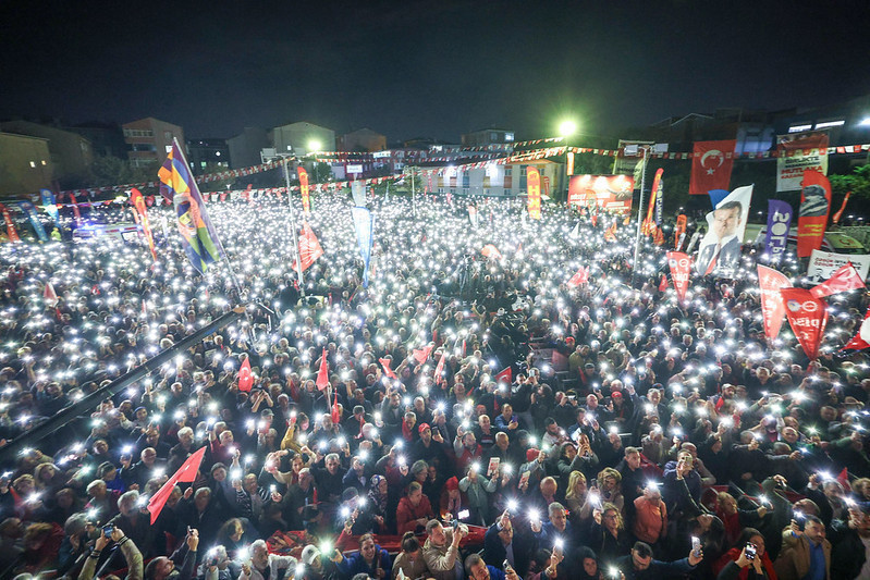 Özel, Meclis'te protesto ettiği Erdoğan'a seslendi: Trump seni seçmenin elinden kurtaramaz - Resim : 1