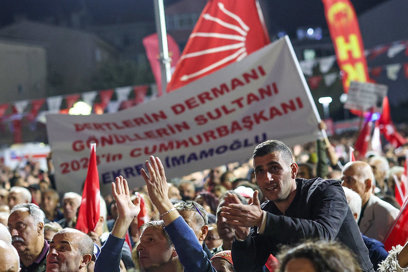 Özel, Meclis'te protesto ettiği Erdoğan'a seslendi: Trump seni seçmenin elinden kurtaramaz - Resim : 5