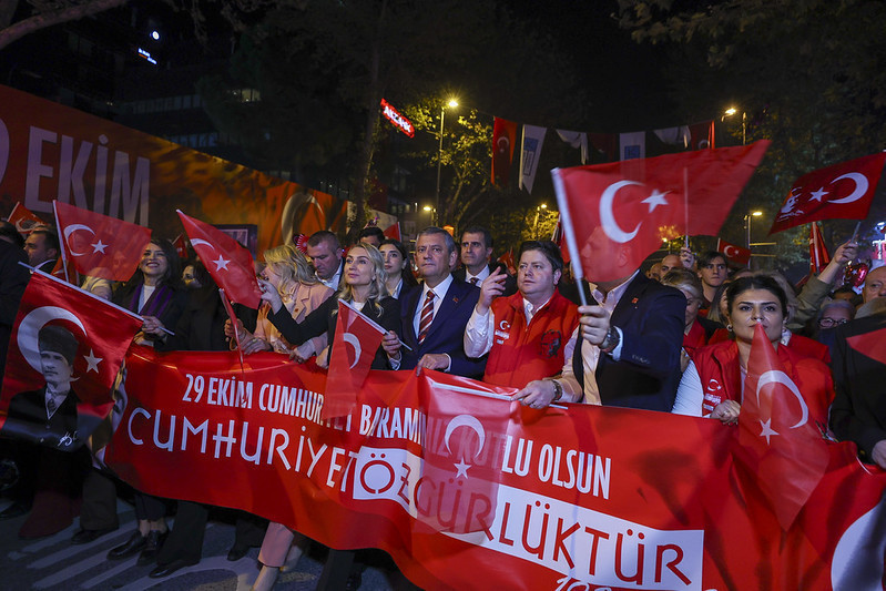 Yüz binler 'Cumhuriyet Yürüyüşü' için Kadıköy'e aktı - Resim : 9