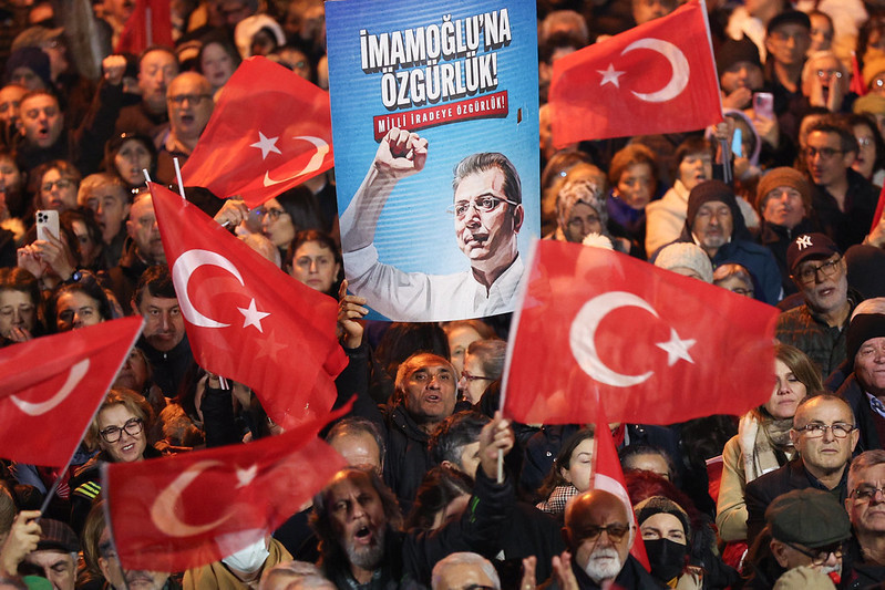 &Ouml;zg&uuml;r &Ouml;zel'den Erdoğan&rsquo;a k&ouml;pr&uuml; ve otoyol eleştirisi - Resim : 11