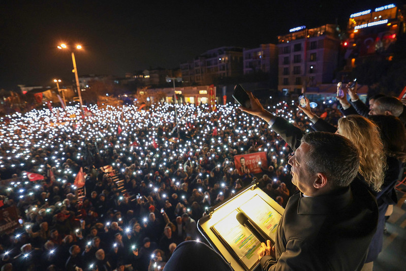 &Ouml;zg&uuml;r &Ouml;zel'den Erdoğan&rsquo;a k&ouml;pr&uuml; ve otoyol eleştirisi - Resim : 5