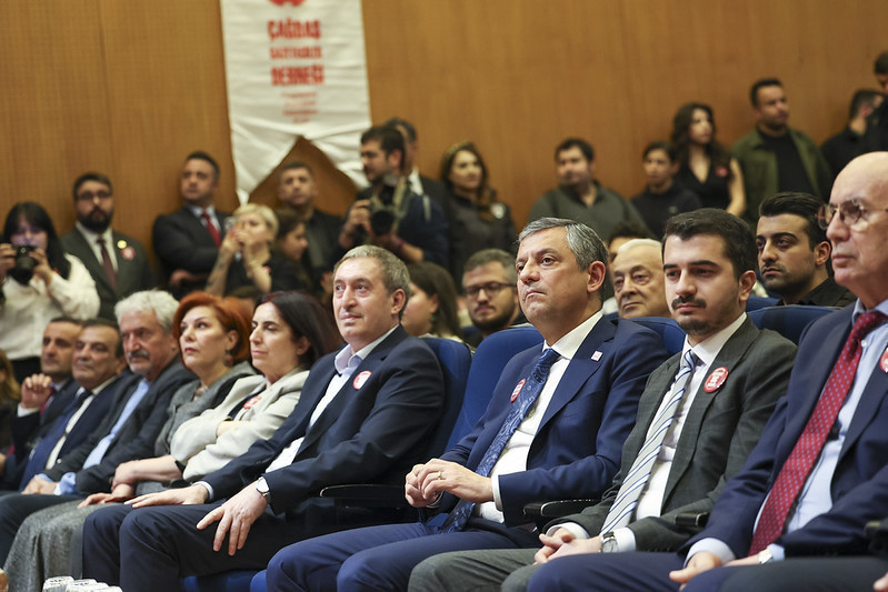 &Ouml;zg&uuml;r &Ouml;zel: AK Parti rahatsızlık yaratan t&uuml;m gazetecileri susturmaya &ccedil;alışıyor - Resim : 1