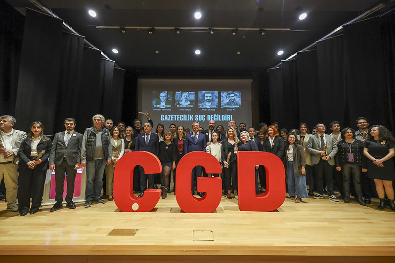 &Ouml;zg&uuml;r &Ouml;zel: AK Parti rahatsızlık yaratan t&uuml;m gazetecileri susturmaya &ccedil;alışıyor - Resim : 4