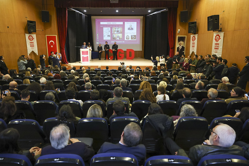 &Ouml;zg&uuml;r &Ouml;zel: AK Parti rahatsızlık yaratan t&uuml;m gazetecileri susturmaya &ccedil;alışıyor - Resim : 5