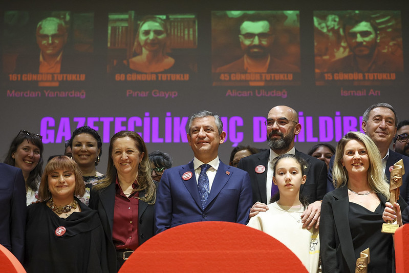 &Ouml;zg&uuml;r &Ouml;zel: AK Parti rahatsızlık yaratan t&uuml;m gazetecileri susturmaya &ccedil;alışıyor - Resim : 3