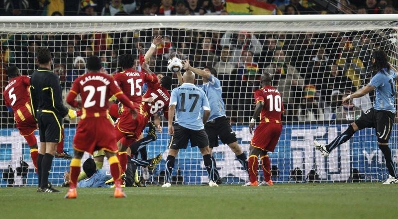 'Tersten Suarez': Mustafa Yumlu kaleciliğe soyundu, maç 2-0'dan 4-2'ye döndü - Resim : 1