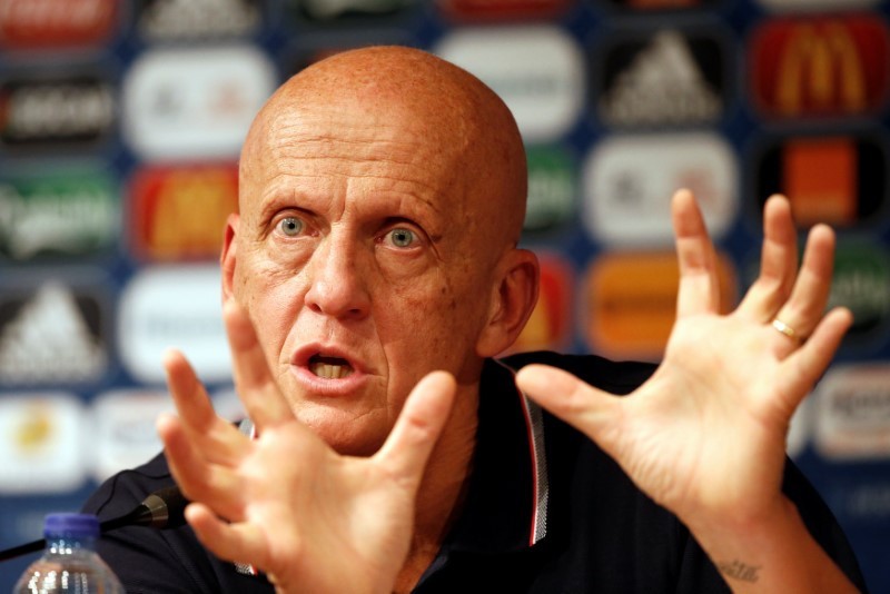 Collina'dan futbolu karıştıracak öneri: 'Kaleciler itiraz etmeli' - Resim : 1