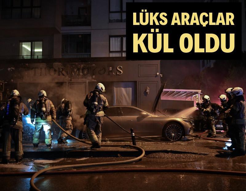 Kadıköy’de oto galeride çıkan yangında 4 araç küle döndü