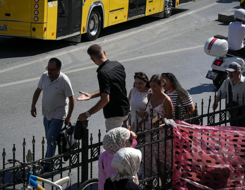 İstanbul’un göbeğinde kimsenin takmadığı tabela - Resim : 4
