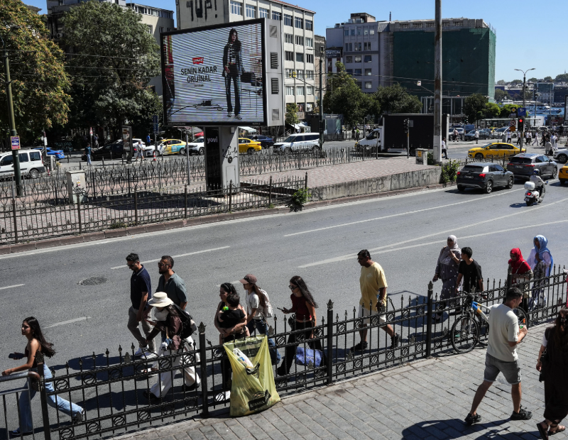 İstanbul’un göbeğinde kimsenin takmadığı tabela - Resim : 1