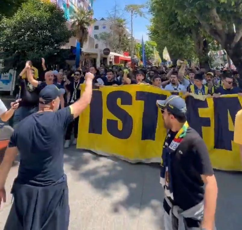 Kadıköy'de Ali Koç'u protesto yürüyüşü: Başkan adayı da katıldı - Resim: 8