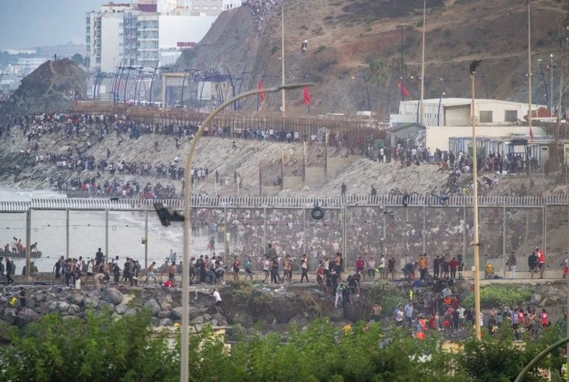 Binlerce mülteci İspanya'ya böyle girdi - Resim : 3