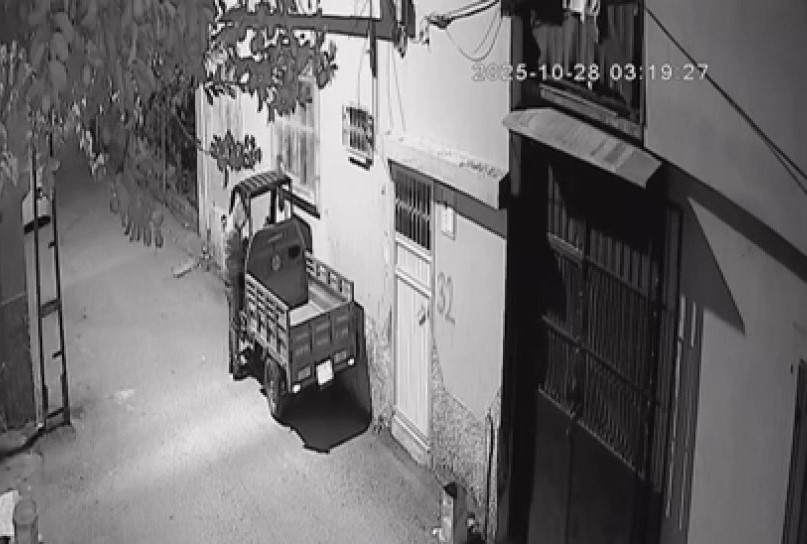 Kapüşonlu hırsız park halindeki mopedi çaldı - Resim : 1