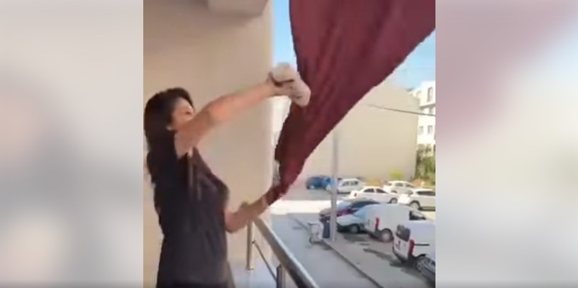 Balkondan sürekli eşya sarkıtıyordu: Genç kadının çözümü gündem oldu! - Resim : 5