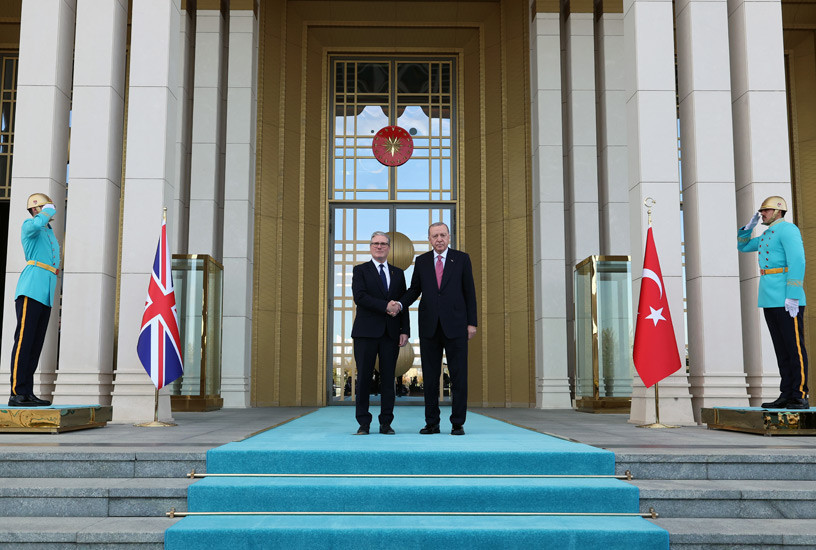 İngiltere Başbakanı Türkiye'de: Erdoğan resmi törenle karşıladı - Resim : 4