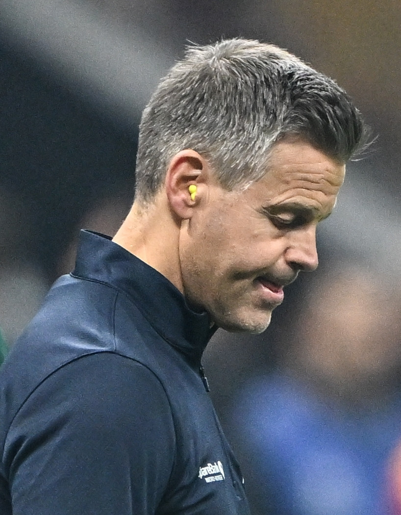 Galatasaray maçında Bodo/Glimt hocasının zor anları: Kulak tıkacı taktı - Resim : 1