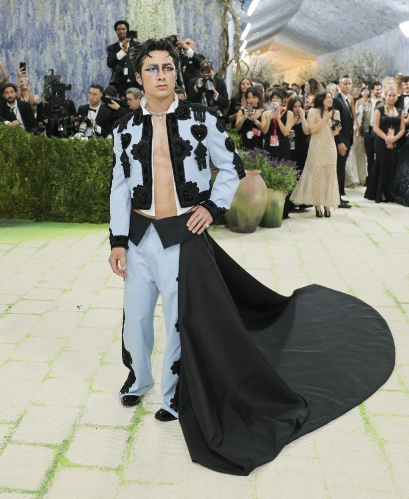 Met Gala 2026'da şıklık yarışı: Tarzlarını görenler inanamadı - Resim: 39