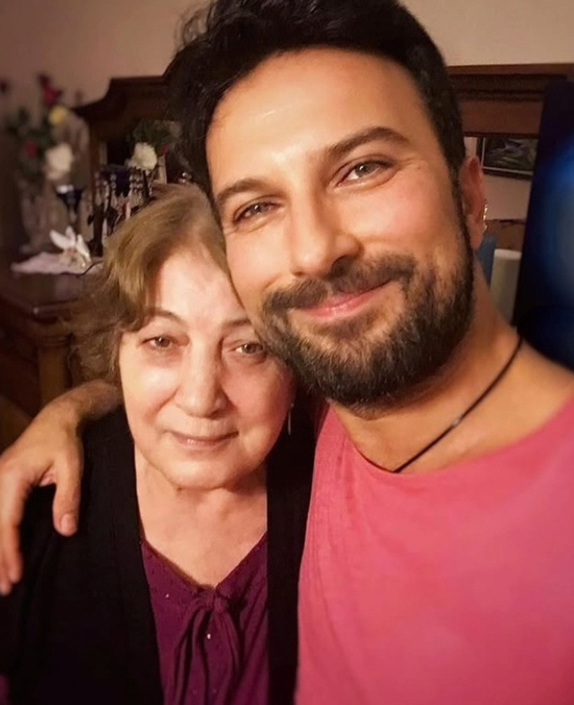 Anne acısı yaşayan Tarkan sessizliğini bozdu: “İçte yanan har bir ateş” - Resim : 1