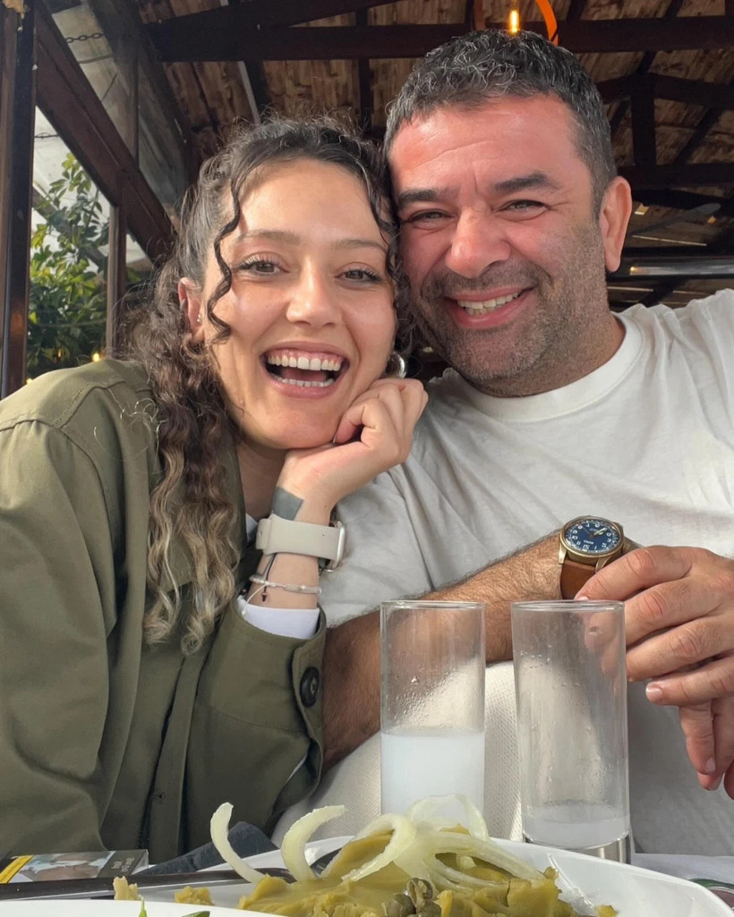 Oyuncu Bülent Şakrak, Duygu Arabacıoğlu’na aşkını ilan etti - Resim : 1