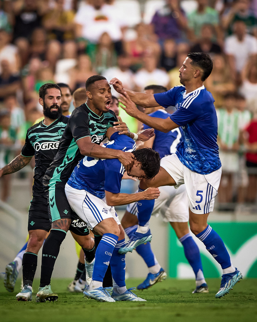 Hazırlık maçında meydan savaşı: Como ve Real Betis oyuncuları birbirine girdi - Resim : 2