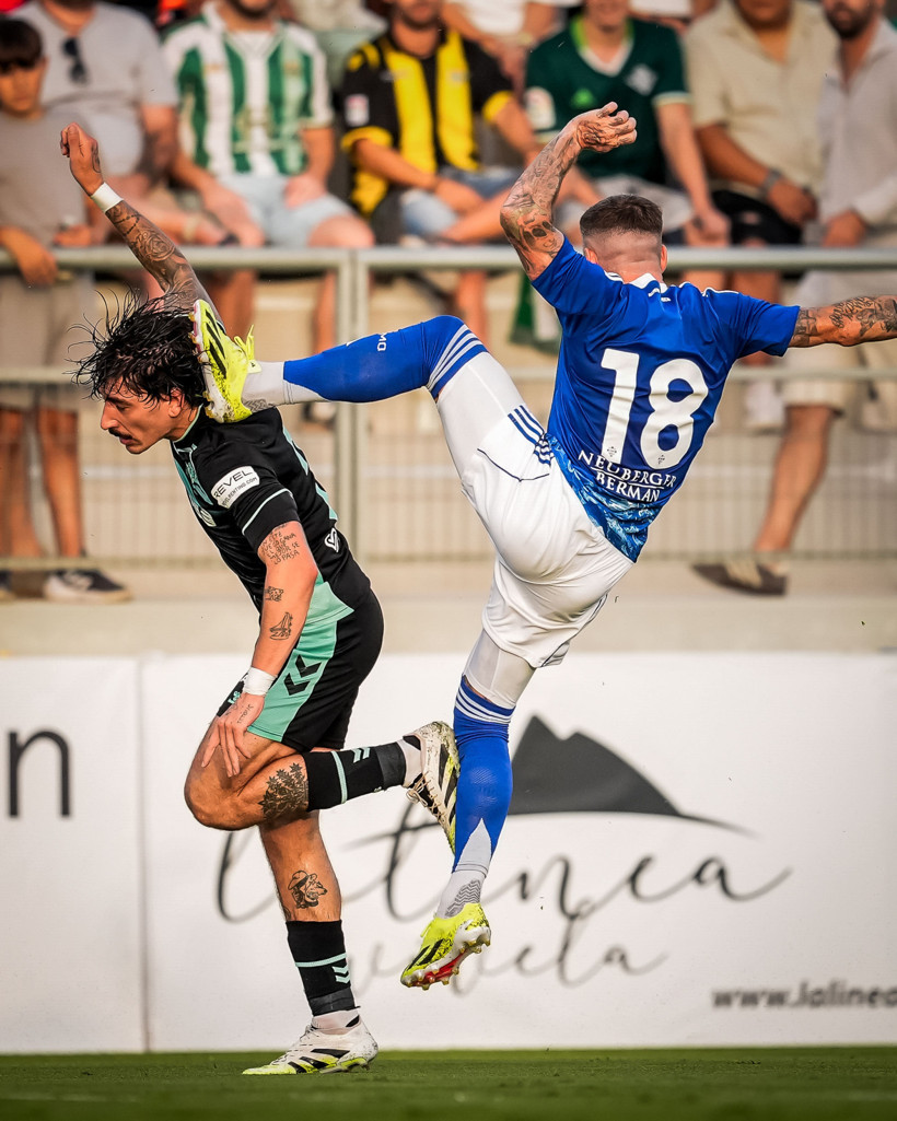 Hazırlık maçında meydan savaşı: Como ve Real Betis oyuncuları birbirine girdi - Resim : 4