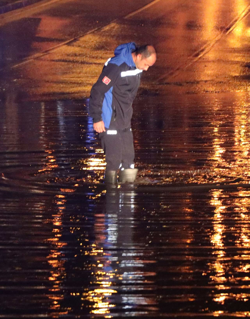 Bodrum&rsquo;da sağanak yağış ve dolu: Duvar &ccedil;&ouml;kt&uuml;, yollar g&ouml;le d&ouml;nd&uuml; - Resim : 6