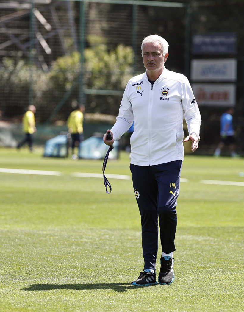 Mourinho'nun Fenerbahçe'sinde çöküş: Son 10 maçta 17 gol - Resim : 1