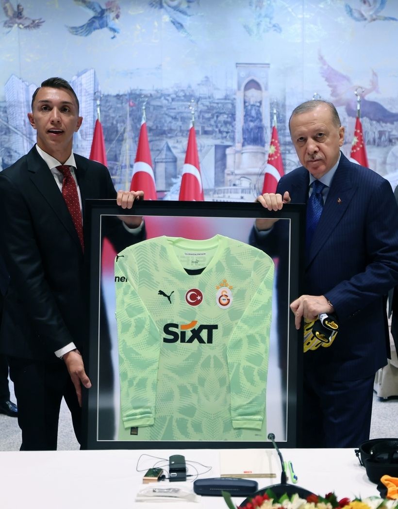 Osimhen'den Erdoğan'a hediye: Dolmabahçe'de buluşma - Resim: 4