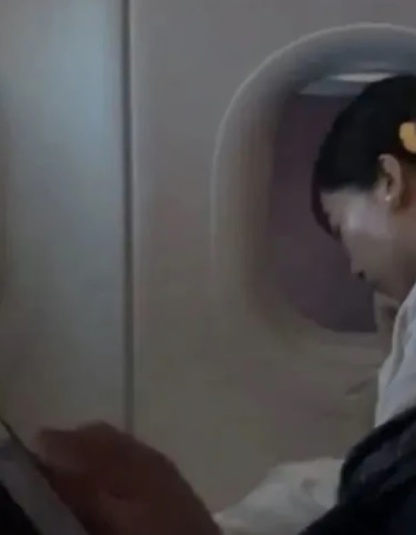 Ekonomi sınıfında bir prenses: Uyuduğu anlar viral oldu - Resim : 1