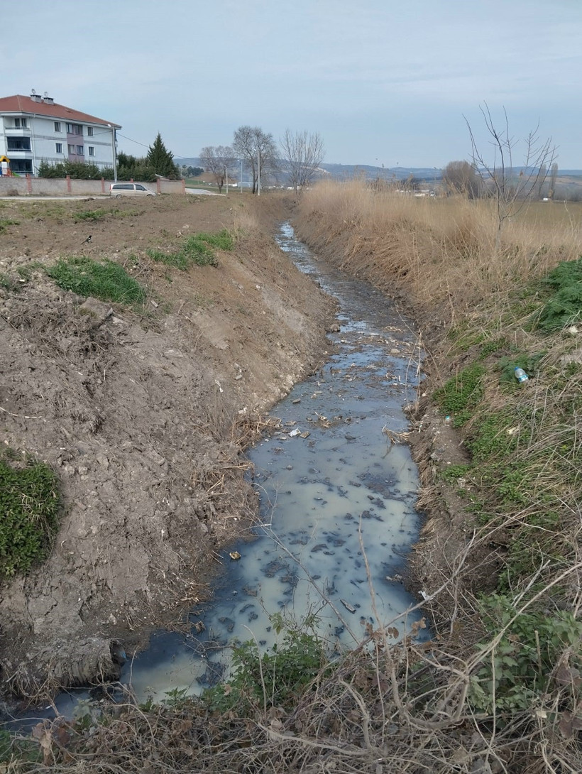 Bursa'da açıkta kalan lağım dereye karıştı - Resim : 1