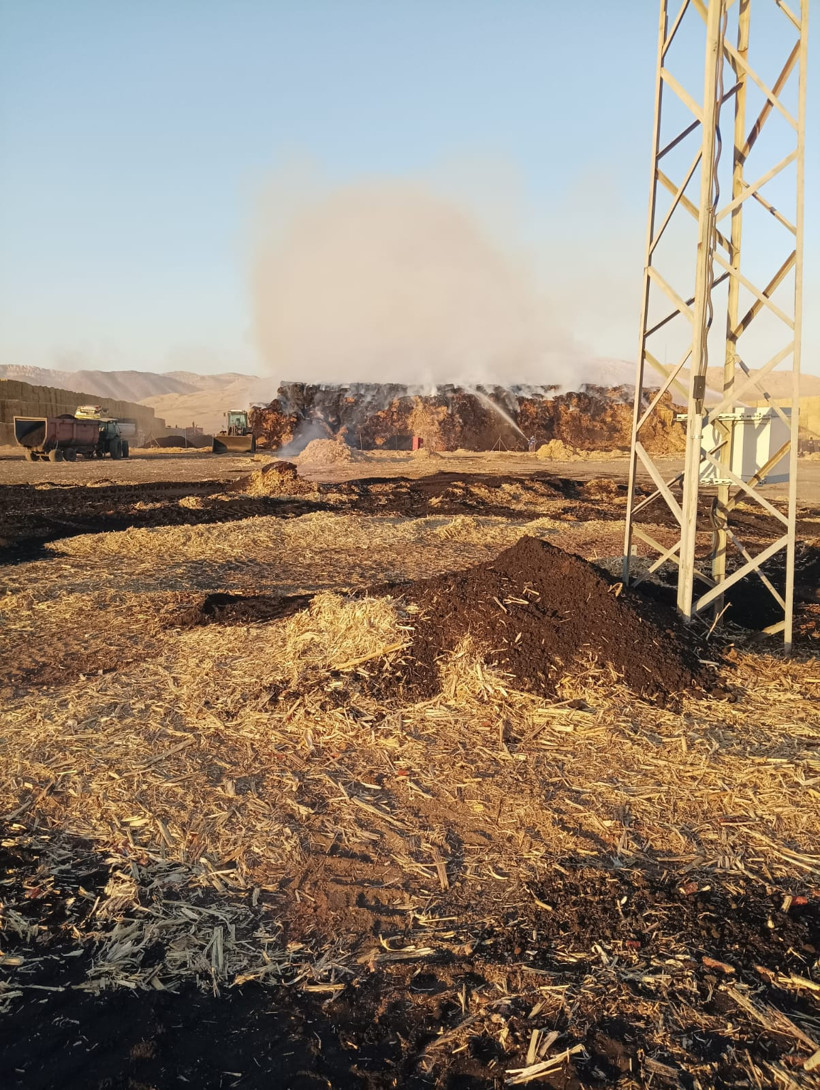 Mardin'de tarım deposunda yangın: Tonlarca mısır küle döndü - Resim : 3