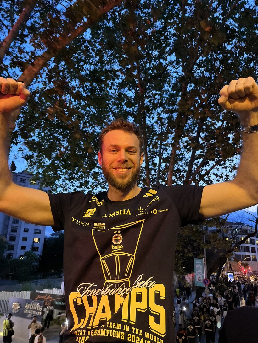 Euroleague şampiyonu Fenerbahçe Beko, Bağdat Caddesi'ni ateşe verdi! - Resim: 21