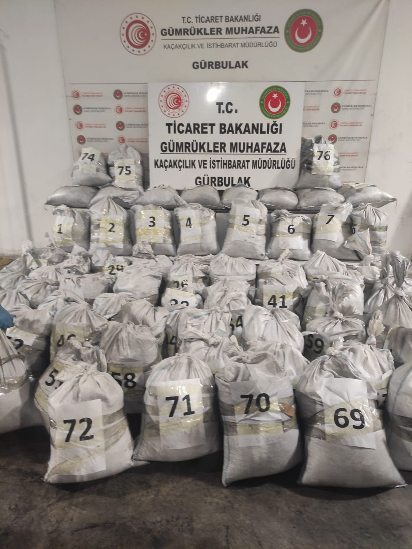Kömüre emdirilmiş 1.8 ton uyuşturucu ele geçirildi - Resim : 1