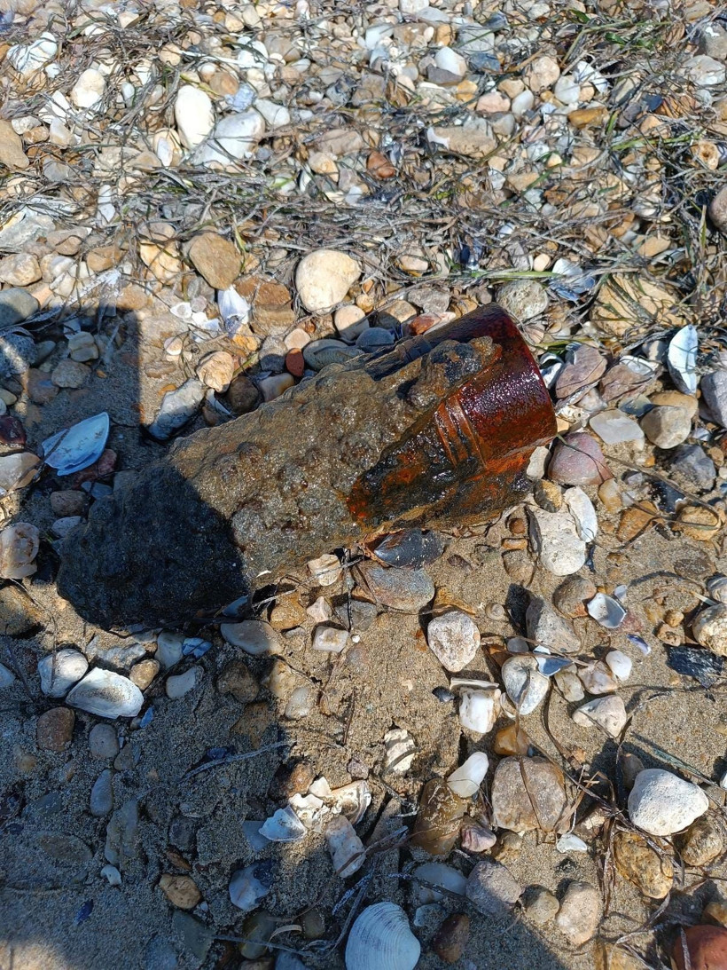 Sahilde patlamamış top mermisi panikletti - Resim : 1