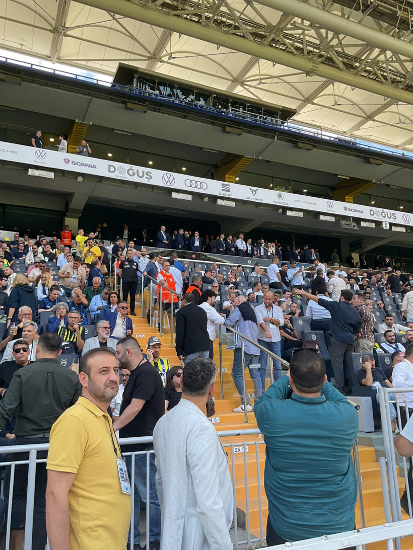 Fenerbahçe kongre üyelerinden Sadettin Saran tezahüratı: Yoğun ilgi gördü - Resim : 1