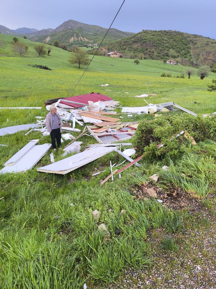 Tunceli'de fırtına çatı uçurdu - Resim : 2