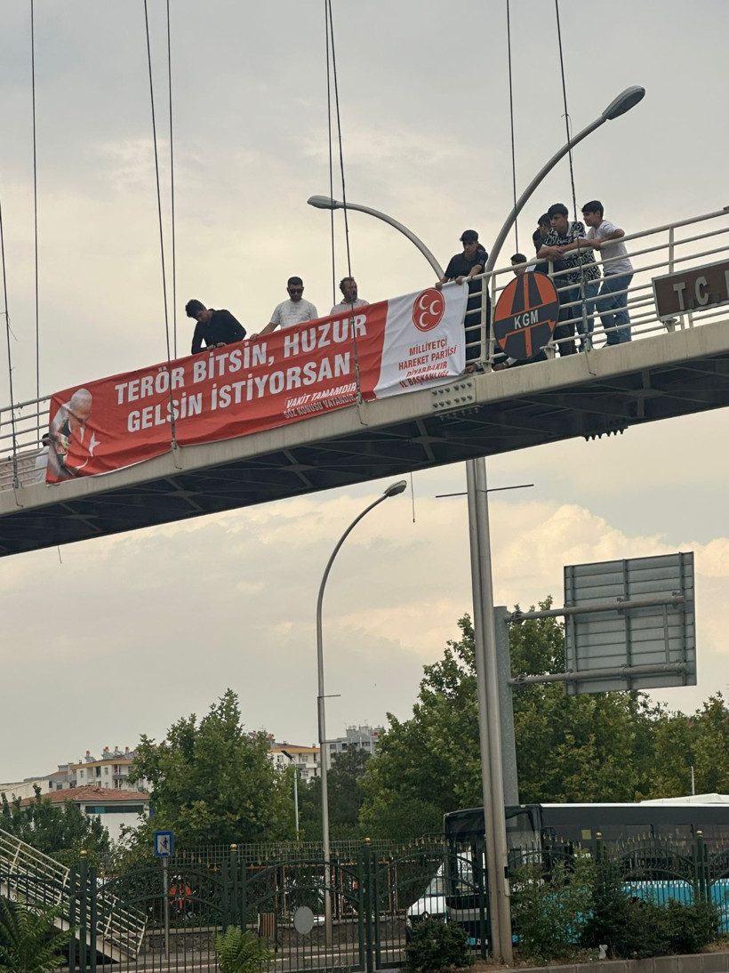 Diyarbakır surlarına MHP bayrağı asıldı - Resim : 4