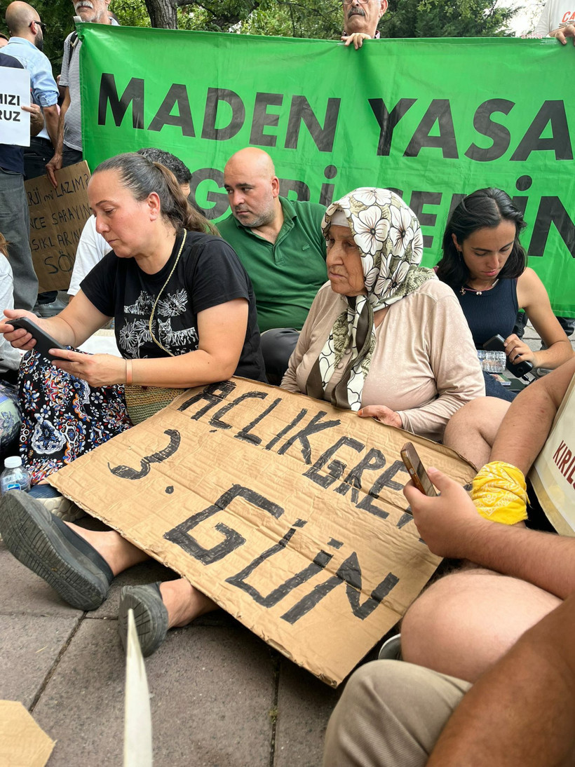 Meclis önünde zeytinlik nöbeti: Kurtulmuş'la görüşene dek gitmiyoruz - Resim : 2