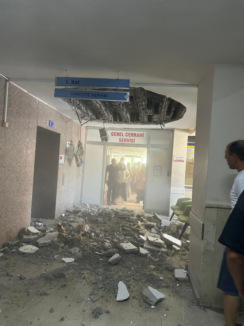 Depreme gerek kalmadı: Çürük raporu olan devlet hastanesinin tavanı çöktü - Resim : 3