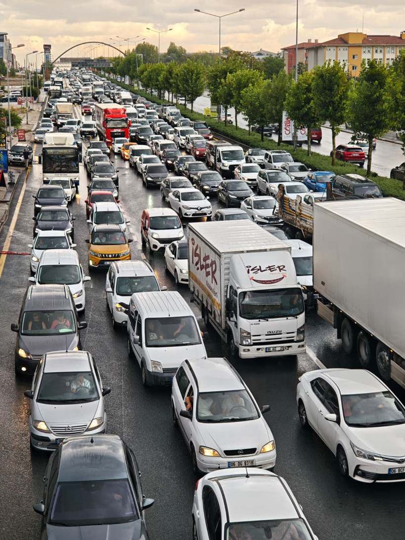 Ankara'da sağanak etkili oldu! Bulvar göle döndü - Resim : 2