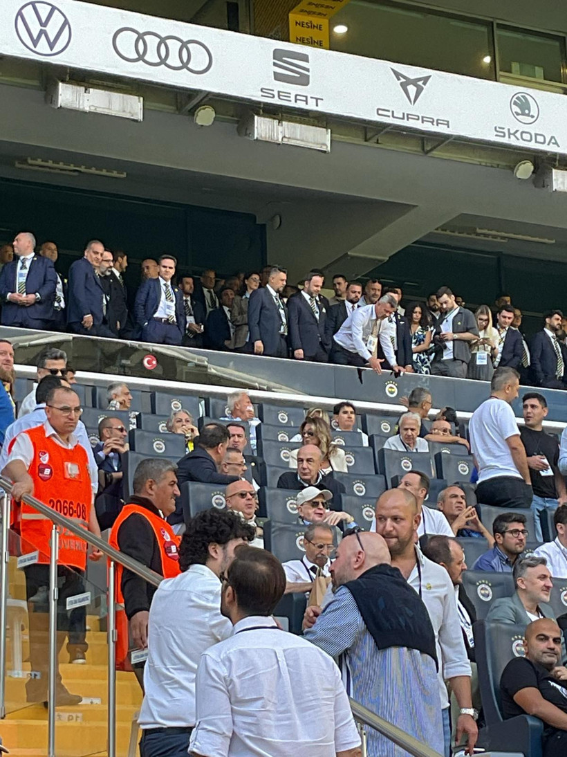 Fenerbahçe kongre üyelerinden Sadettin Saran tezahüratı: Yoğun ilgi gördü - Resim : 2