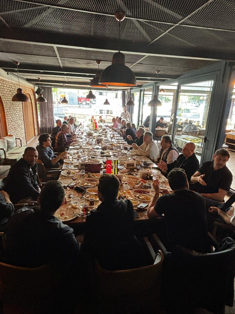 Rıdvan Dilmen, Fenerbahçe'nin eski oyuncularını bir araya getirdi - Resim : 1