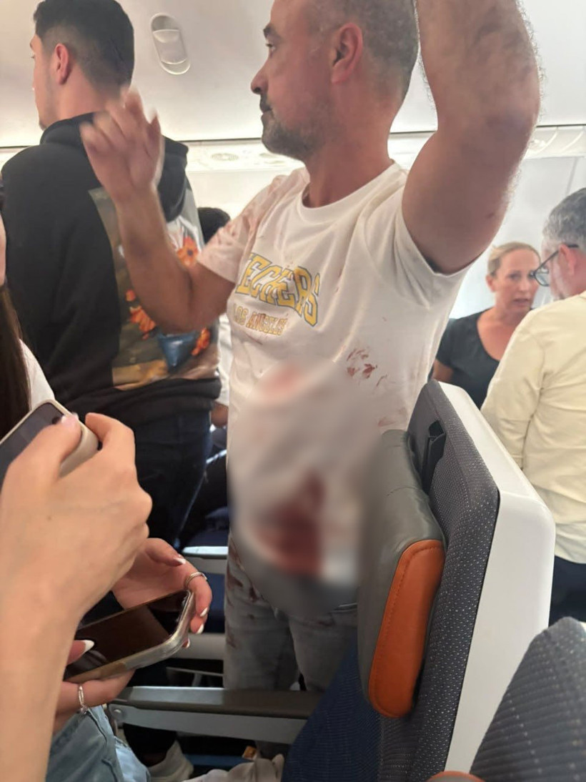 Uçağın içinden görüntüler geldi. Pilotların kavgası yolcuları kan içinde bıraktı - Resim : 2
