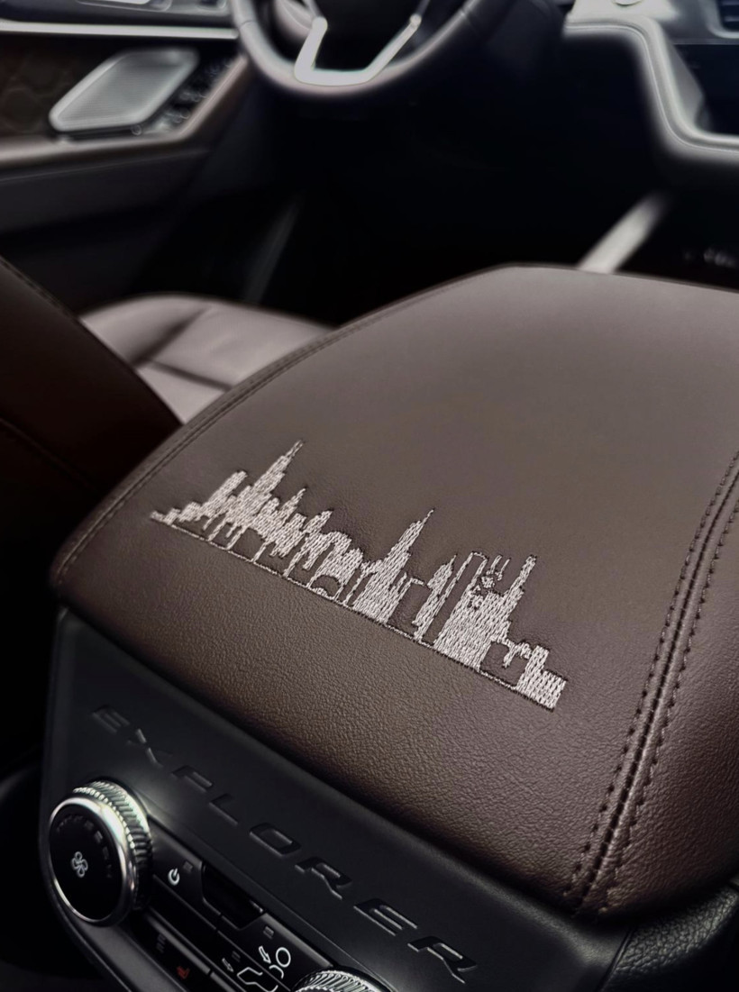 Papa'ya özel otomobil hediye ettiler - Resim : 4