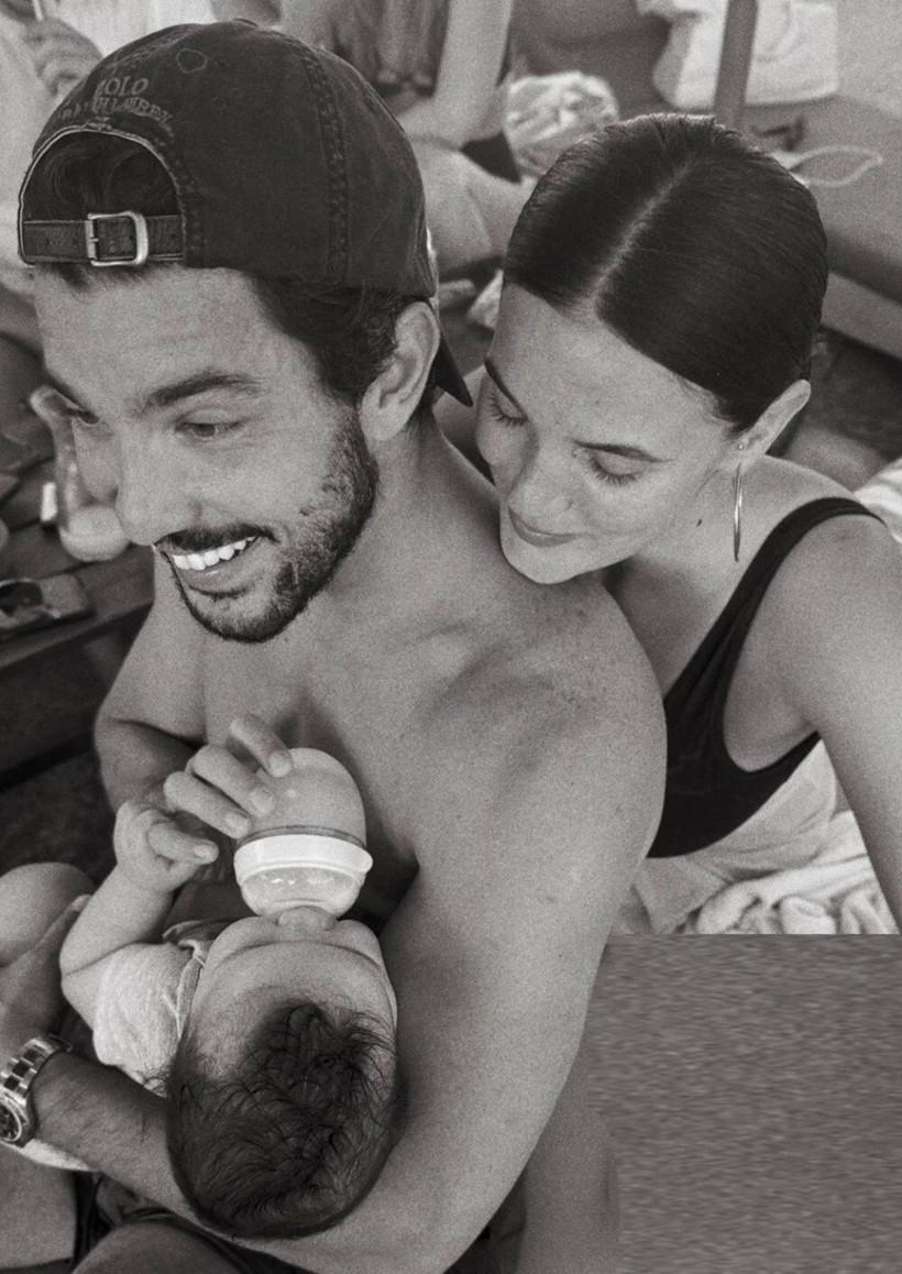 Pınar Deniz'den aile tatili paylaşımı: Minik Fikret Hakan ilk kez tatilde - Resim : 1